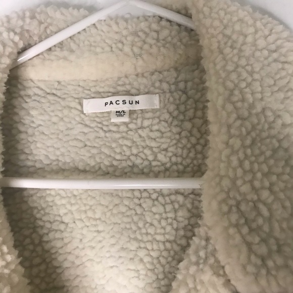 SOLD ON DEPOP - Picture 2 of 4